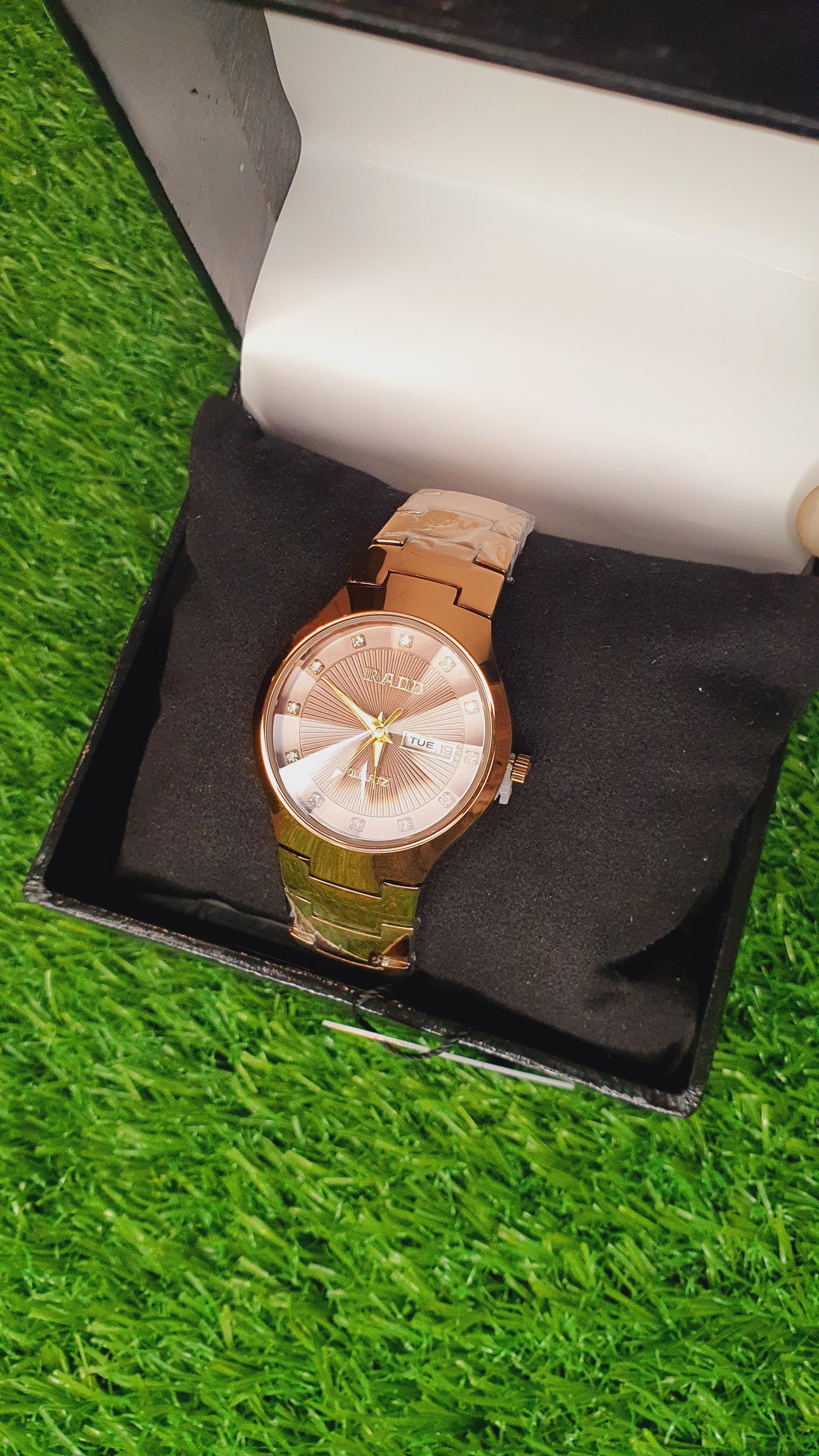 RADO-Style Gold-Tone Luxury Watch | Diamond-Set Indices & Day-Date Display