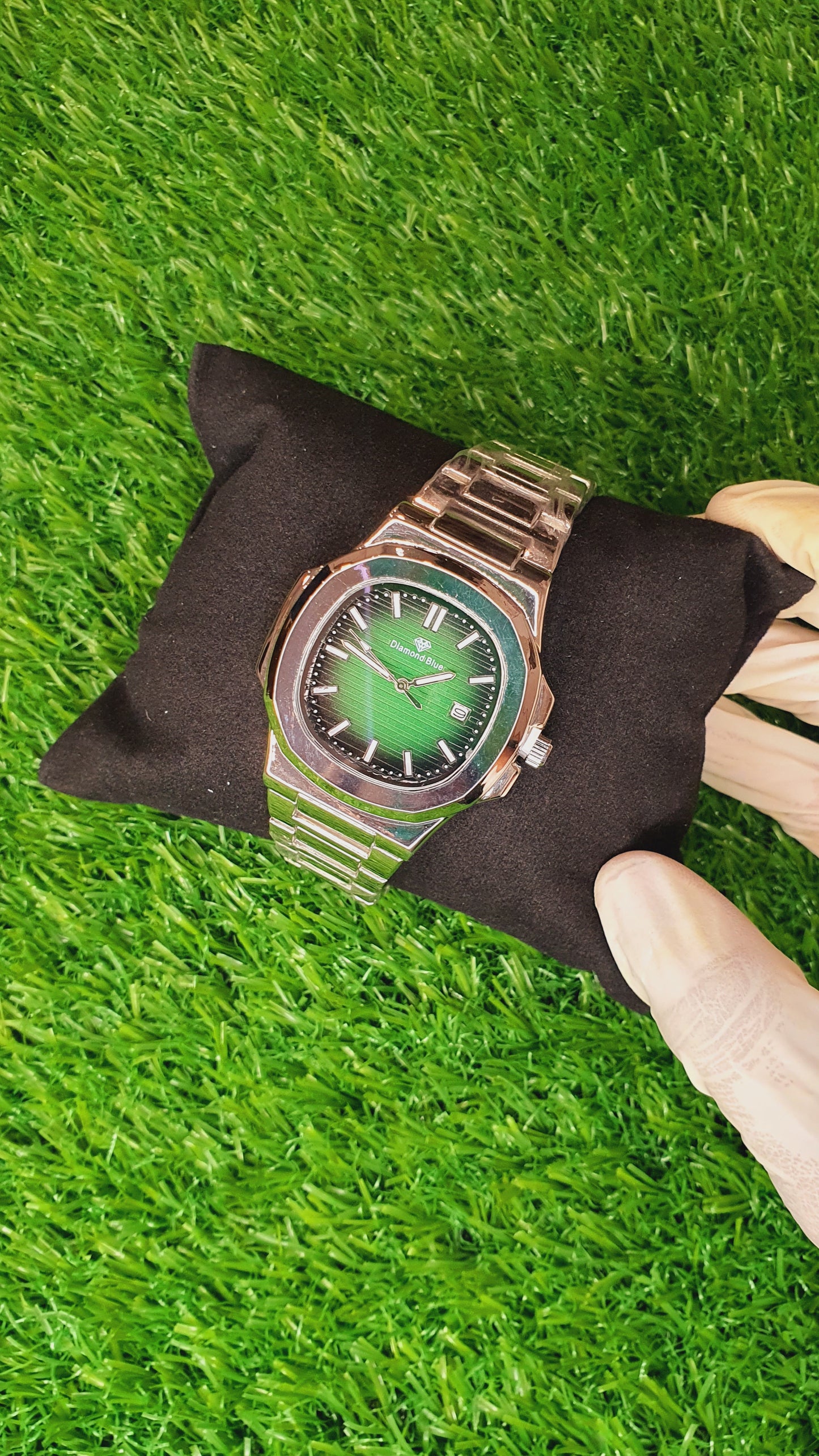 Dynamic Green Dial Sports Watch | Octagonal Bezel & Integrated Steel Bracelet